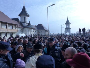 Preafericitul Daniel, Patriarhul României, a sfințit sâmbătă Mănăstirea Intrarea Maicii Domnului în Biserică, în prezența a peste 1.500 de credincioși