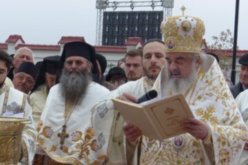 Preafericitul Daniel, Patriarhul României, a sfințit sâmbătă Mănăstirea Intrarea Maicii Domnului în Biserică, în prezența a peste 1.500 de credincioși