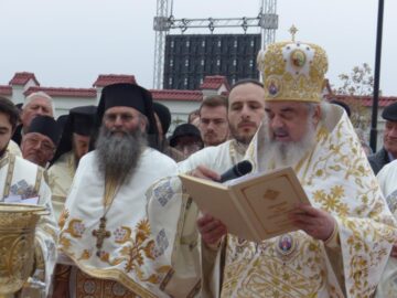 Preafericitul Daniel, Patriarhul României, a sfințit sâmbătă Mănăstirea Intrarea Maicii Domnului în Biserică, în prezența a peste 1.500 de credincioși