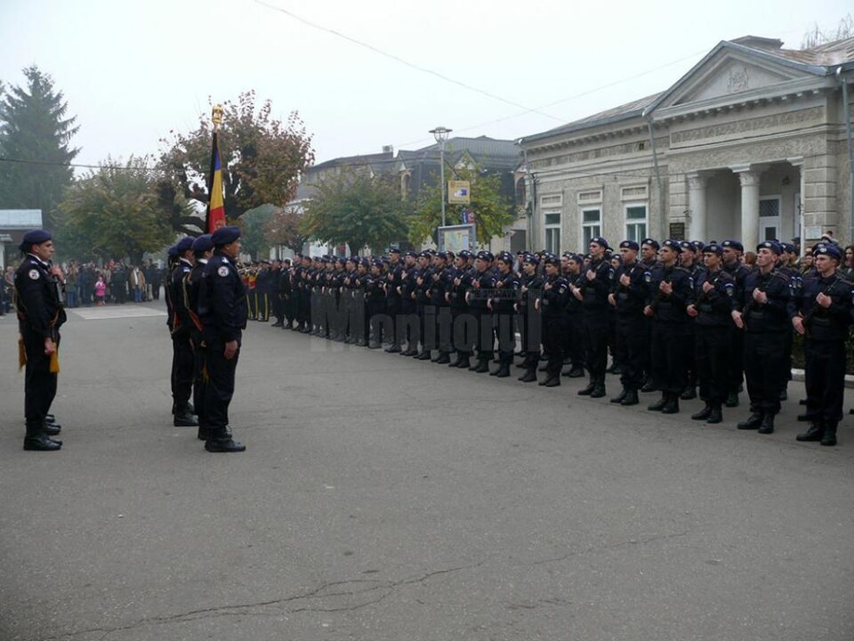 Elevii din anul I, seria 2015-2017, de la Școala Militară de Subofițeri de Jandarmi “Petru Rareș” Fălticeni au depus Jurământul Militar Elevii din anul I, seria 2015-2017, de la Școala Militară de Subofițeri de Jandarmi “Petru Rareș” Fălticeni au depus Jurământul Militar