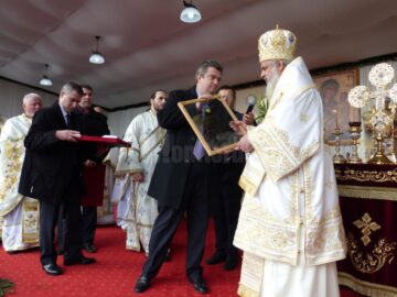 Peste 1.500 de credincioși, prezenți la sfințirea de către Patriarhul României a Mănăstirii Intrarea Maicii Domnului în Biserică, din Rădăuți