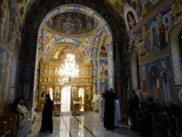 Peste 1.500 de credincioși, prezenți la sfințirea de către Patriarhul României a Mănăstirii Intrarea Maicii Domnului în Biserică, din Rădăuți