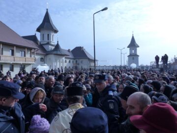 Peste 1.500 de credincioși, prezenți la sfințirea de către Patriarhul României a Mănăstirii Intrarea Maicii Domnului în Biserică