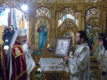 Peste 1.500 de credincioși, prezenți la sfințirea de către Patriarhul României a Mănăstirii Intrarea Maicii Domnului în Biserică, din Rădăuți
