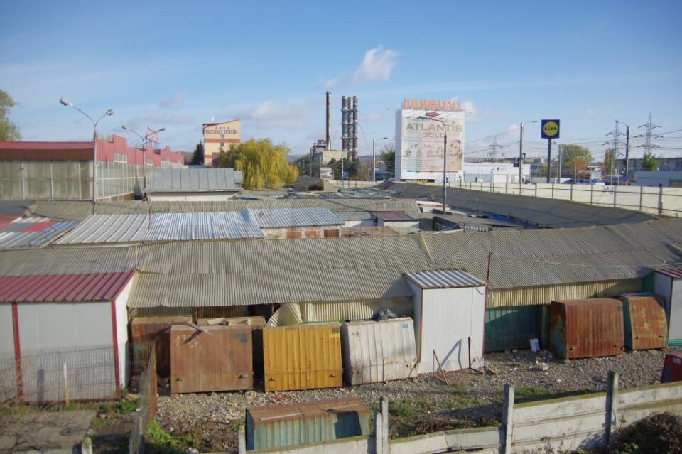 Bazarul Sucevei a fost închis de pompieri