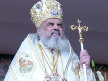 Peste 1.500 de credincioși, prezenți la sfințirea de către Patriarhul României a Mănăstirii Intrarea Maicii Domnului în Biserică, din Rădăuți