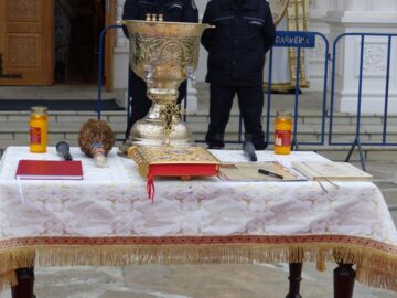 Peste 1.500 de credincioși, prezenți la sfințirea de către Patriarhul României a Mănăstirii Intrarea Maicii Domnului în Biserică, din Rădăuți