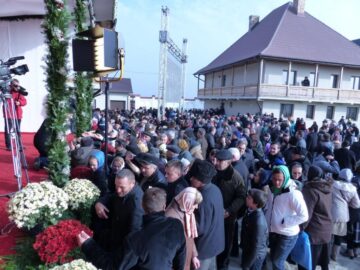 Peste 1.500 de credincioși, prezenți la sfințirea de către Patriarhul României a Mănăstirii Intrarea Maicii Domnului în Biserică, din Rădăuți