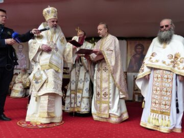 Peste 1.500 de credincioși, prezenți la sfințirea de către Patriarhul României a Mănăstirii Intrarea Maicii Domnului în Biserică, din Rădăuți