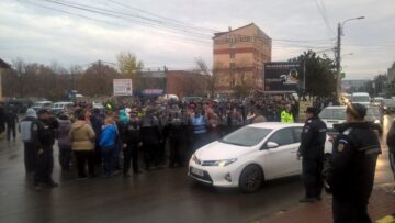 Sensul giratoriu de la bazar, blocat parțial și temporar