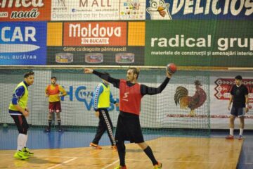 Interul dreapta Leonard Acatrinei se află în probe la Suceava, el evoluând la Focșani, unde a marcat 5 goluri