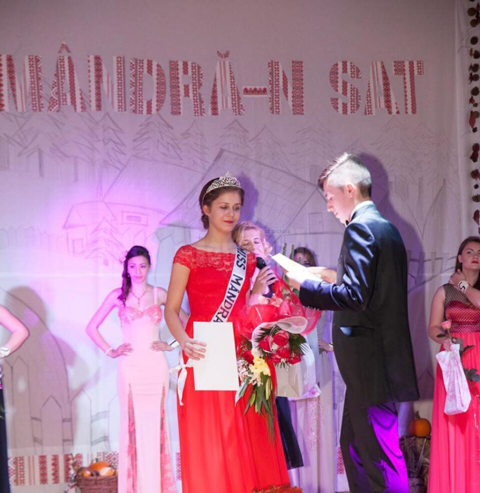 Titlul „Miss mândră-n sat” a fost câștigat de Diana Dumitrița Roman