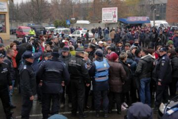 Sute de oameni s-au revoltat ieri, în urma închiderii Bazarului