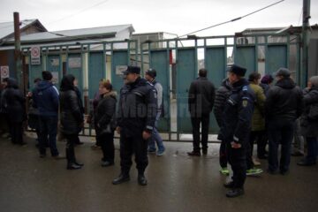 Sute de oameni s-au revoltat ieri, în urma închiderii Bazarului