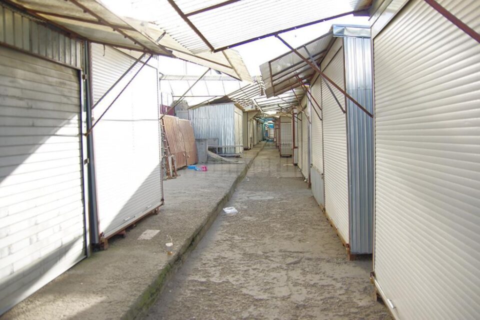 Chioșcuri din zona bazarului privat
