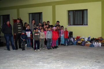Donații din partea elevilor din Moldovița pentru Așezământul de copii „Sf. Ierarh Leontie” din Rădăuți