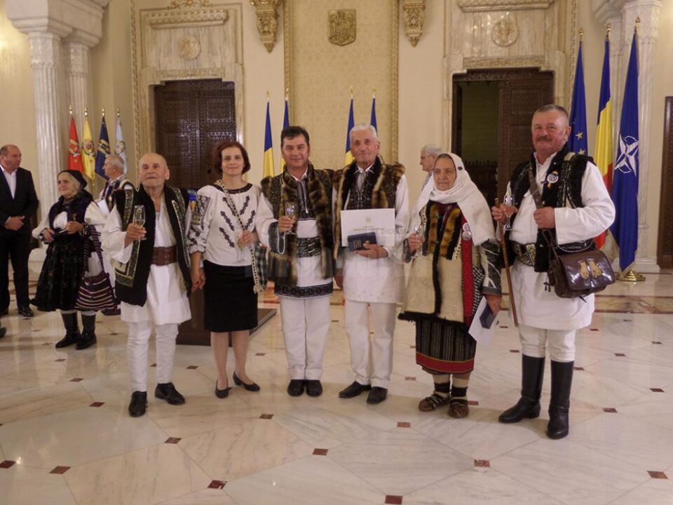 Păstrători ai tradiției, onorați cu titlul de „Tezaure Umane Vii”