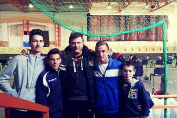 Antrenorul Ștefan Buiucliu alături de cei patru sportivi ai săi de la CSM Suceava și CSȘ Rădăuți