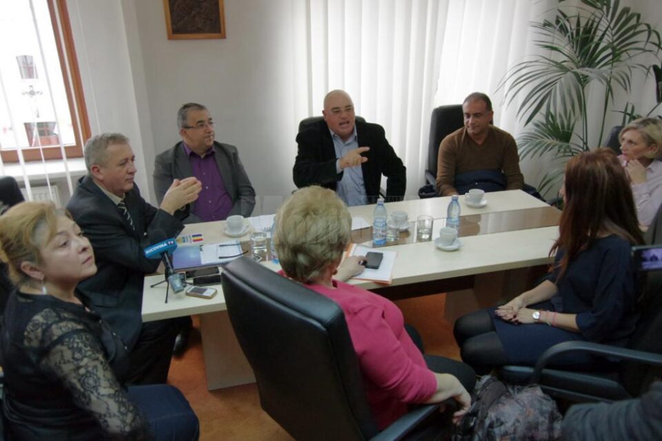 În urma discuțiilor cu reprezentanții bazariștilor, prefectul va solicita primăriei să urgenteze redeschiderea bazarului