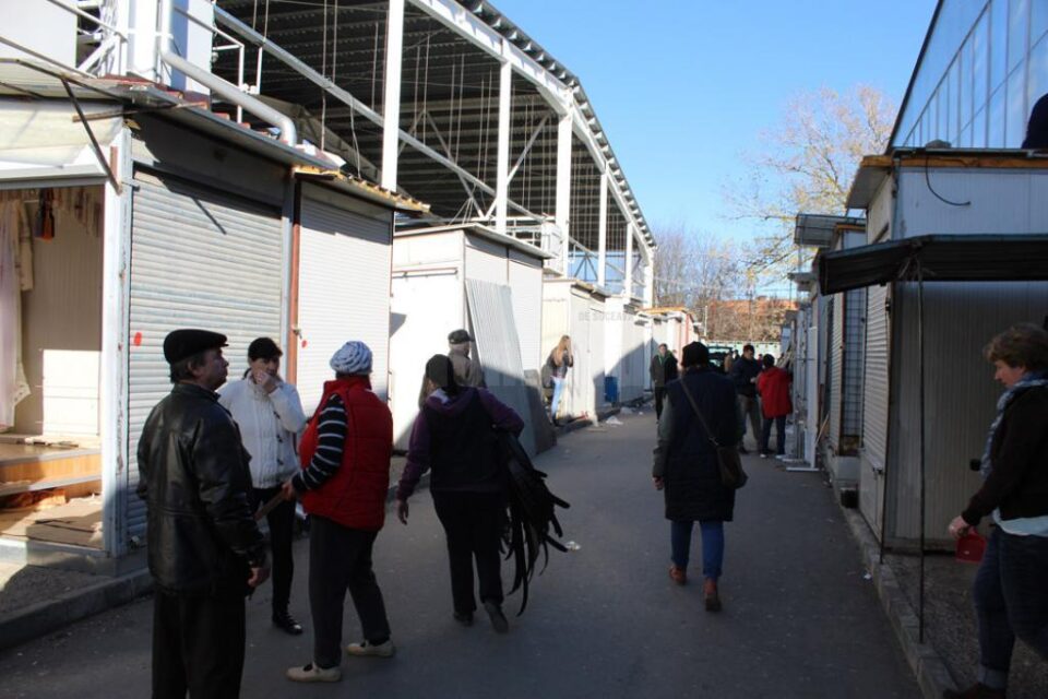 Febra mutării chioșcurilor a cuprins Bazarul Sucevei, închis de ISU până când îndeplinește anumite criterii de siguranța la incendii