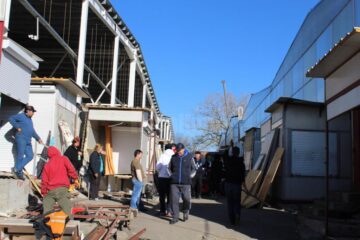 Febra mutării chioșcurilor a cuprins Bazarul Sucevei, închis de ISU până când îndeplinește anumite criterii de siguranța la incendii