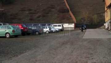 Turiștii s-au urcat în mașini și au plecat, în timp ce alții, fără mijloace de transport au căutat o ocazie sau au înnoptat la chilii