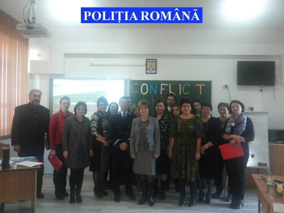 Consilierul educativ al Școlii Nr. 2 Vatra Dornei, profesorul Mihaela Aicoboae, a organizat în acest sens un simpozion la care au participat consilierii educaționali de la unitățile de învățământ din zona Dornelor
