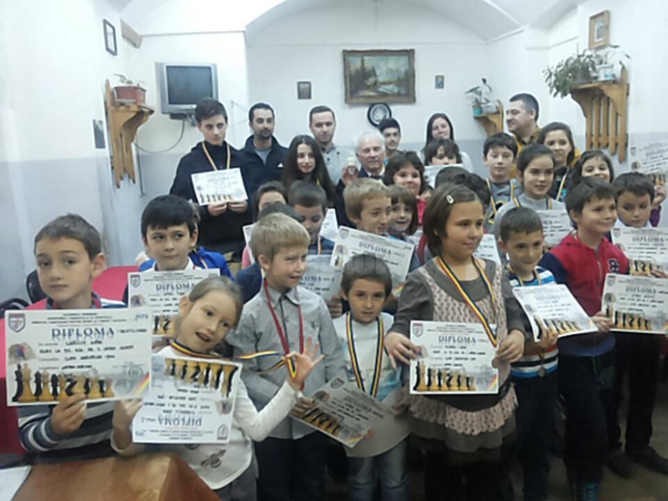 Concursul a fost organizat în sistem turneu, pe categorii de vârstă