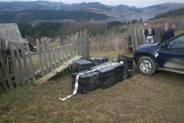 Percheziții și peste 8.000 de pachete de țigări de contrabandă reținute în zona de munte