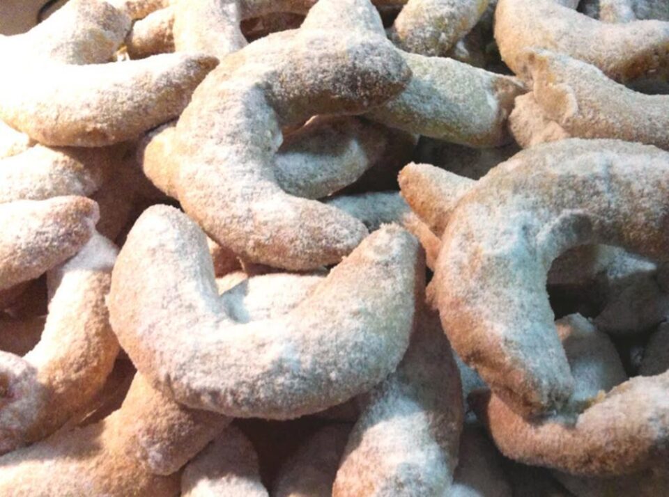 Cornulețe cu nuci (de post). Foto: pinterest.com