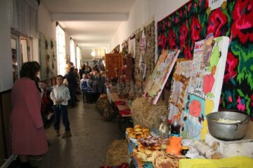 „Cămara bunicii”, un spectacol gastronomic oferit de elevi de școală gimnazială