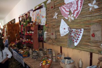 „Cămara bunicii”, un spectacol gastronomic oferit de elevi de școală gimnazială
