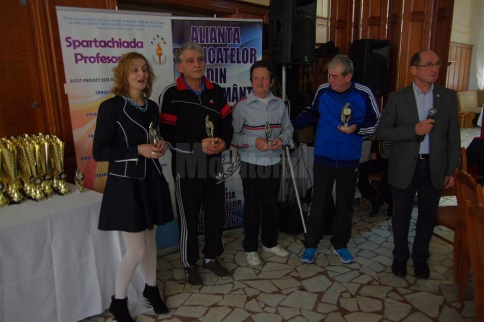 Diplome și cupe pentru colaboratorii și partenerii „Spartachiadei profesorilor”