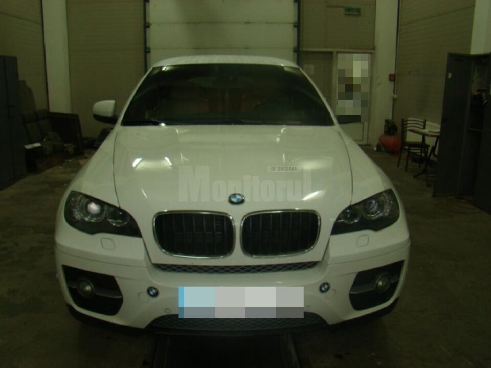 BMW X6 furat din Olanda, depistat în PTF Siret