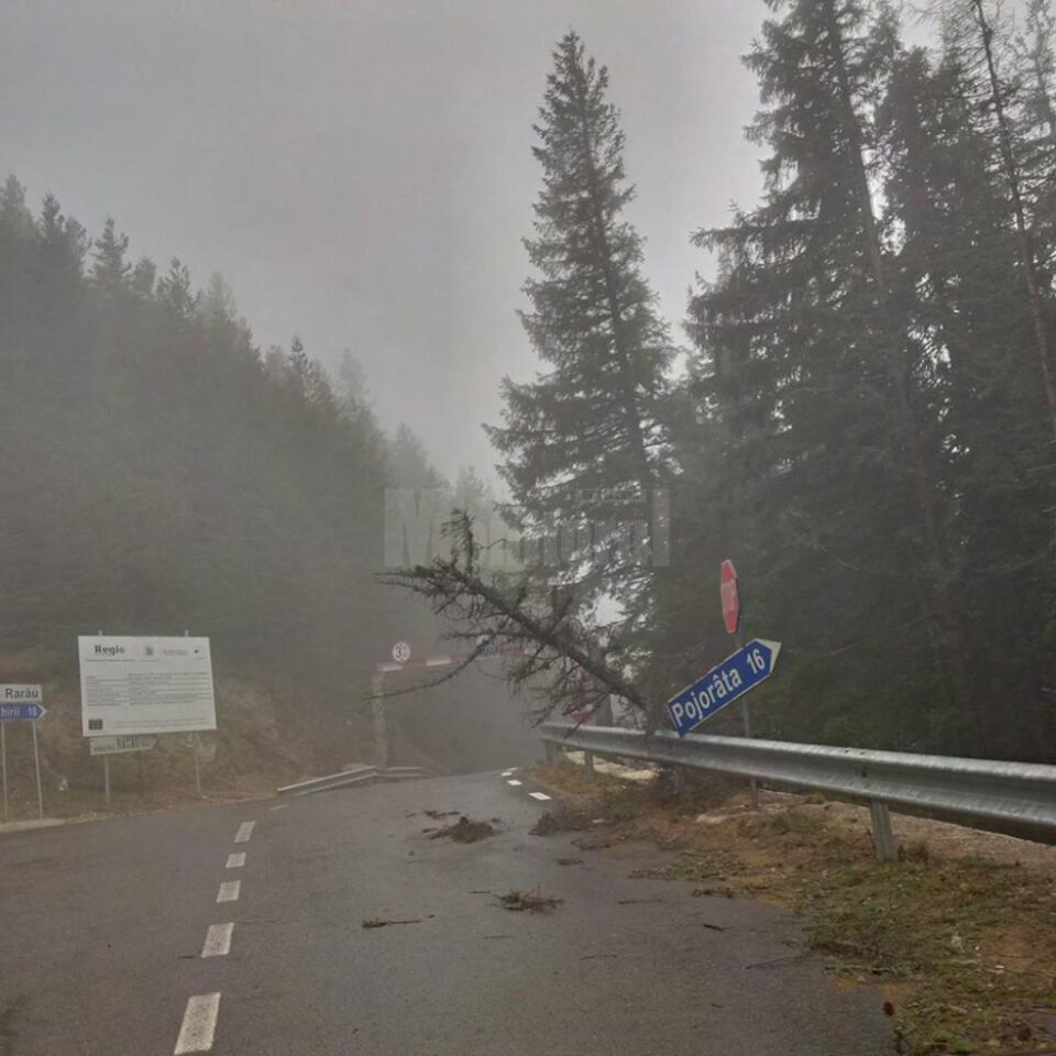 Dezastru pe Transrarău după o furtună în care vântul a suflat cu peste 100 km/h