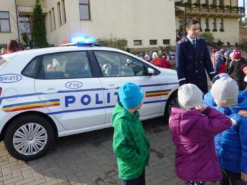 Polițiștii au mers în mijlocul copiilor de la Grădinița "Sf. Ioan cel Nou"