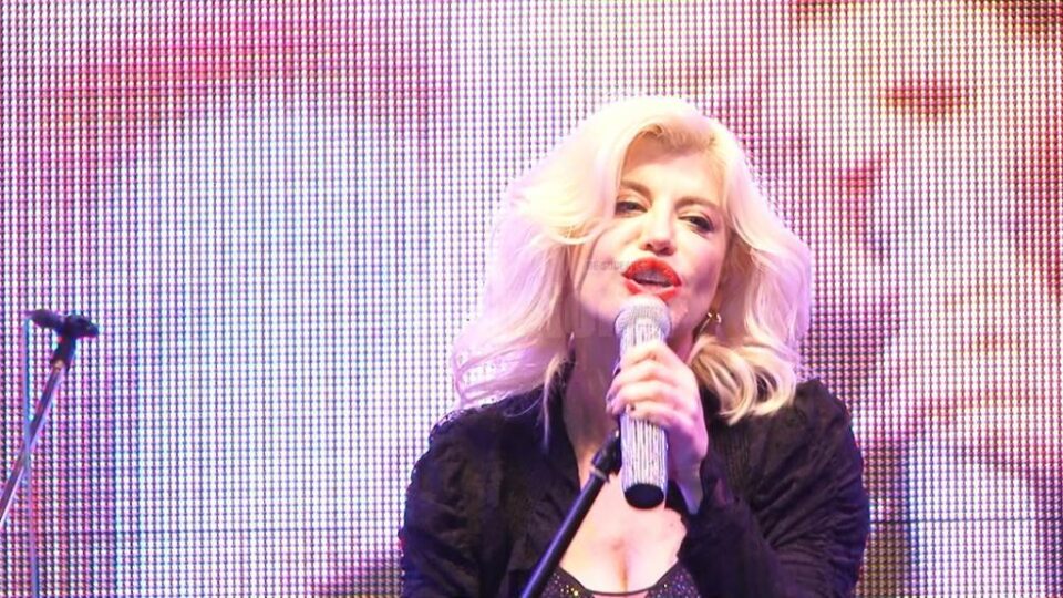 Loredana și-a lansat noul album la Shopping City Suceava, în fața a mii de spectatori
