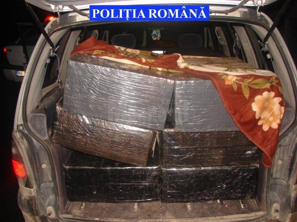 Mașina plină cu țigări de contrabandă