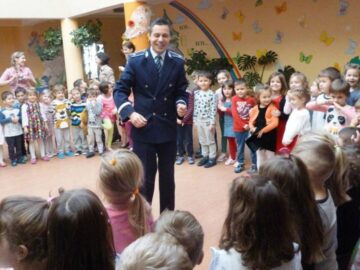 Polițiștii au mers în mijlocul copiilor de la Grădinița "Sf. Ioan cel Nou"
