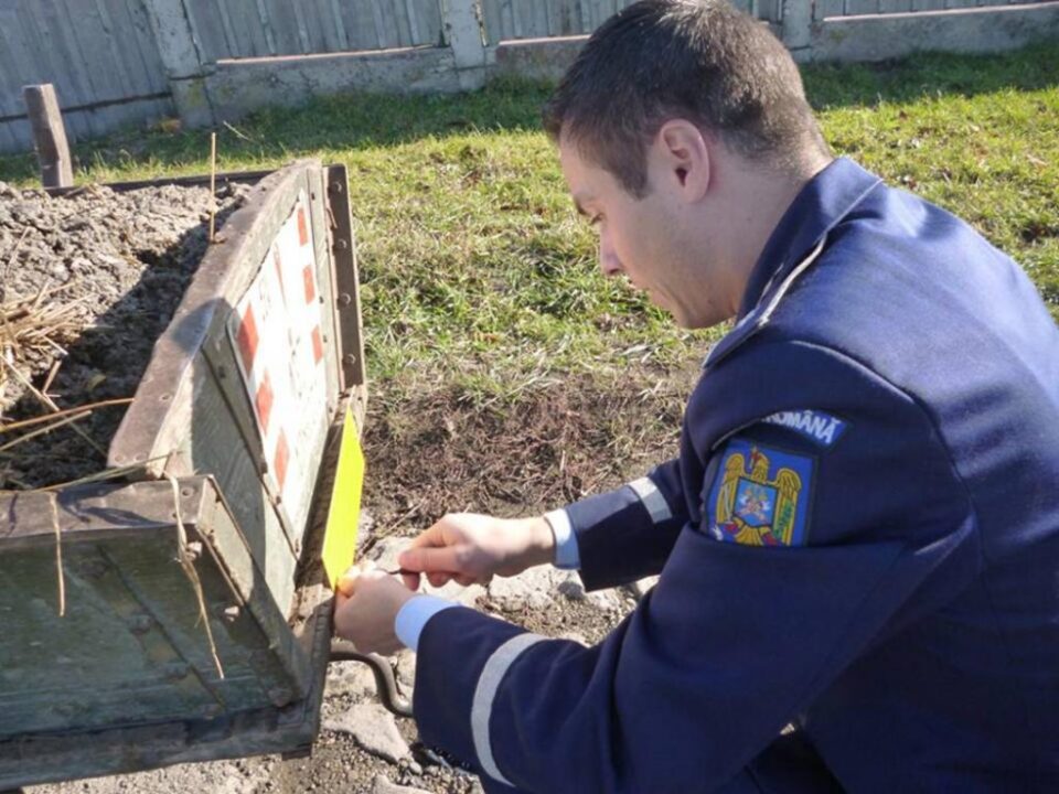 Polițiștii au împărțit zeci de plăcuțe și veste reflectorizante pentru căruțași