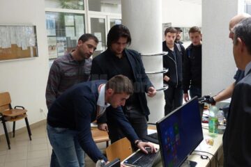 Echipa câștigătoare în timpul jurizării