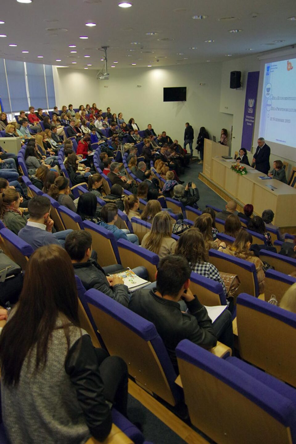 Universitarii suceveni au marcat 25 de ani de la înființarea celei mai mari facultăți a USV Universitarii suceveni au marcat 25 de ani de la înființarea celei mai mari facultăți a USV