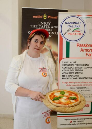 O suceveancă stabilită în Italia va deschide o școală de pizzeri în Suceava