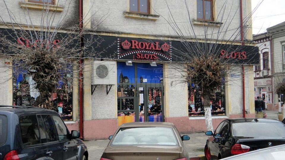 Sala de jocuri din Rădăuți de unde Florina A. a plecat de la serviciu din tura de noapte cu suma de 48.000 de lei