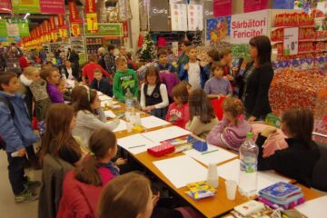 Expoziția „Să reducem emisiile de dioxid de carbon”, în hipermarketul Auchan