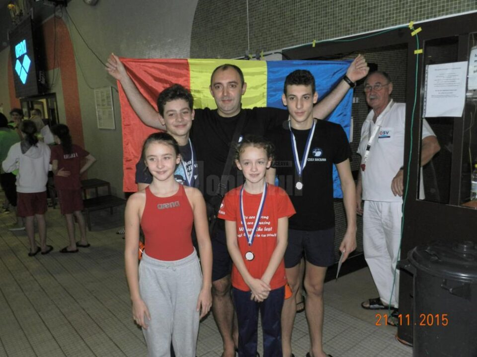 Călin Moscaliuc, Cezar Moscaliuc, Șerban Cotos, iar în rândul de jos Daria Lucan și Delia Ostafi (de la stânga la dreapta)