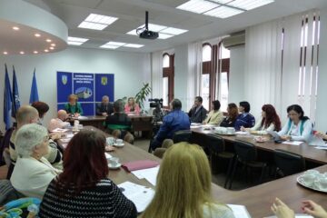 Dezbateri în cadrul Campaniei „Dăruiește. Ajută. Respectă”, la Prefectura Suceava