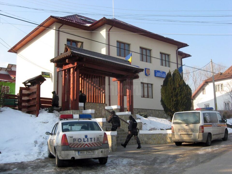 Percheziții la sediul Primăriei Pojorâta
