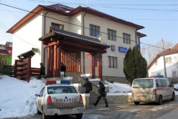 Percheziții la sediul Primăriei Pojorâta