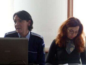 Dezbateri în cadrul Campaniei „Dăruiește. Ajută. Respectă”, ediția a V-a, la Prefectura Suceava
